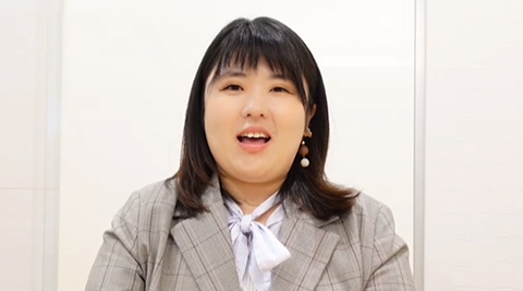 箕浦 加恵先生のインタビューの様子