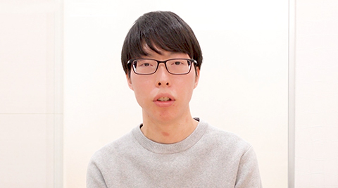 山田 佳弘先生のインタビューの様子